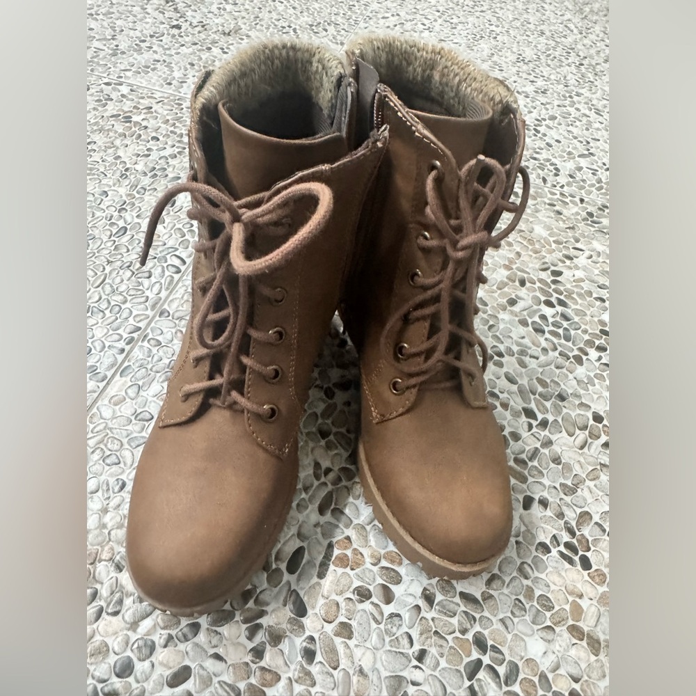 SODA heeled boots
